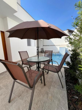 Casa com piscina, 700M da praia